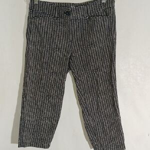 Ann Taylor Loft Black and White Patterned Original Crop Pants Size 2